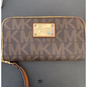 Michael Kors Wristlet Wallet